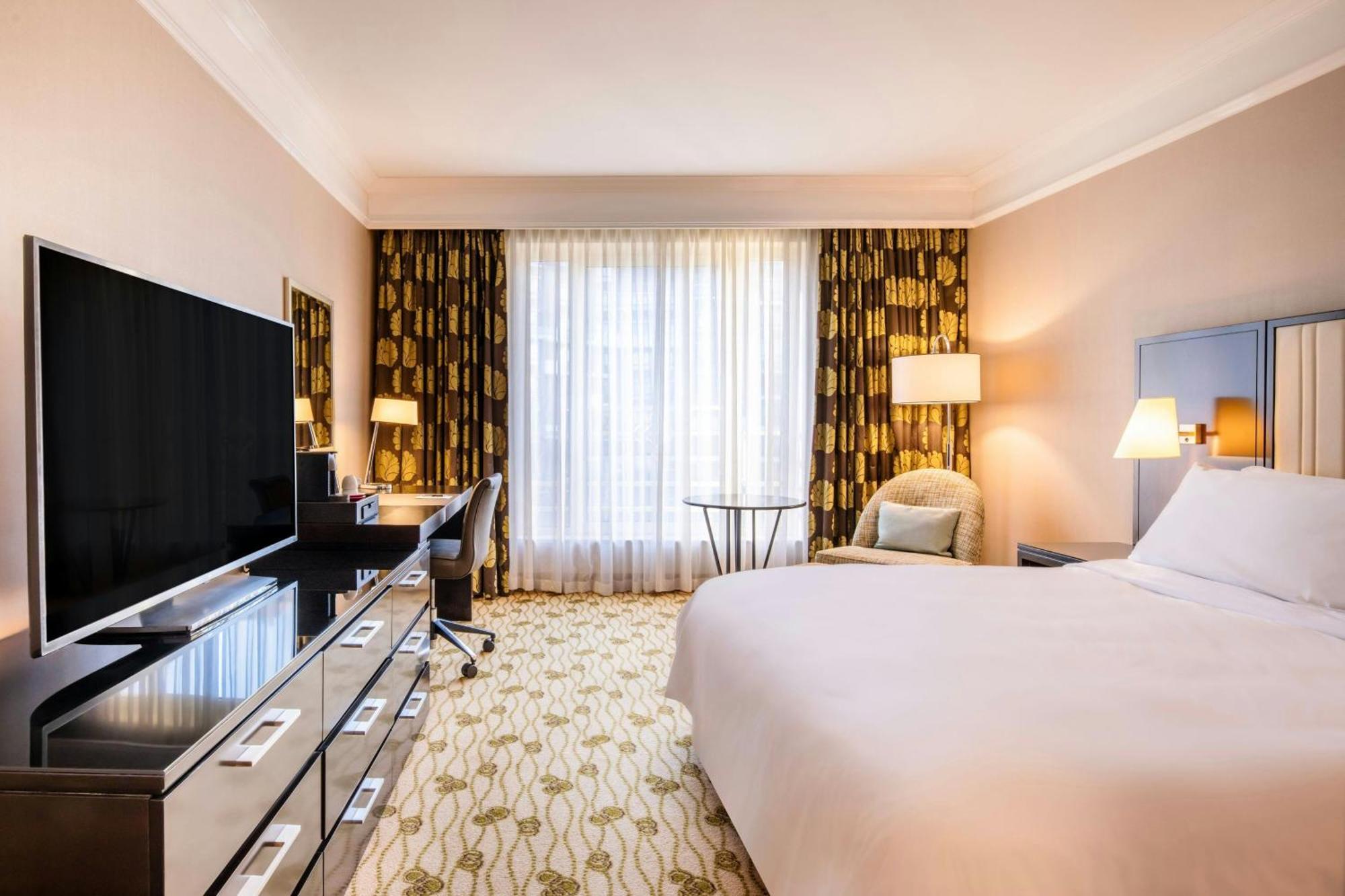 Club King Room