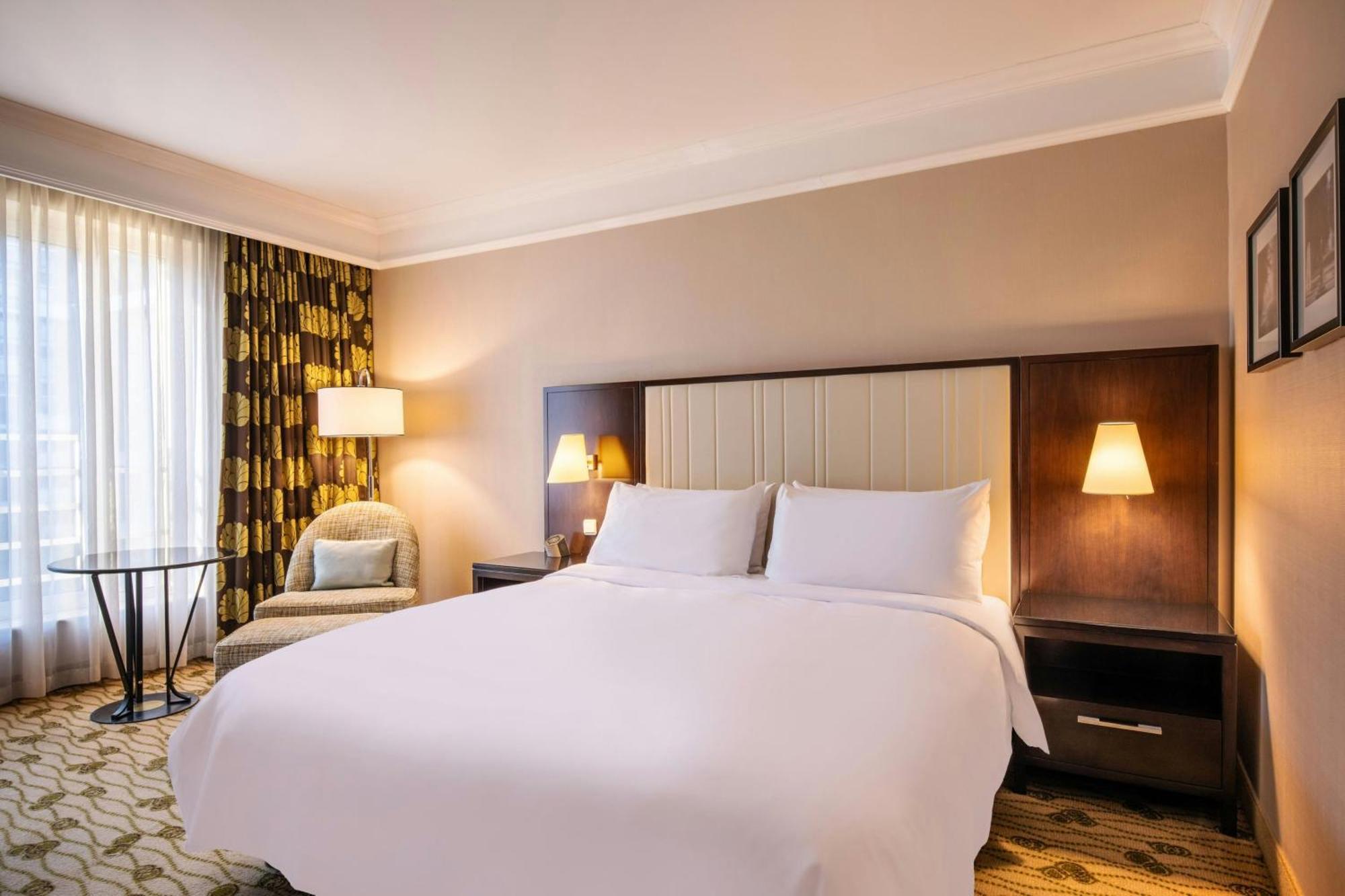 Club King Room