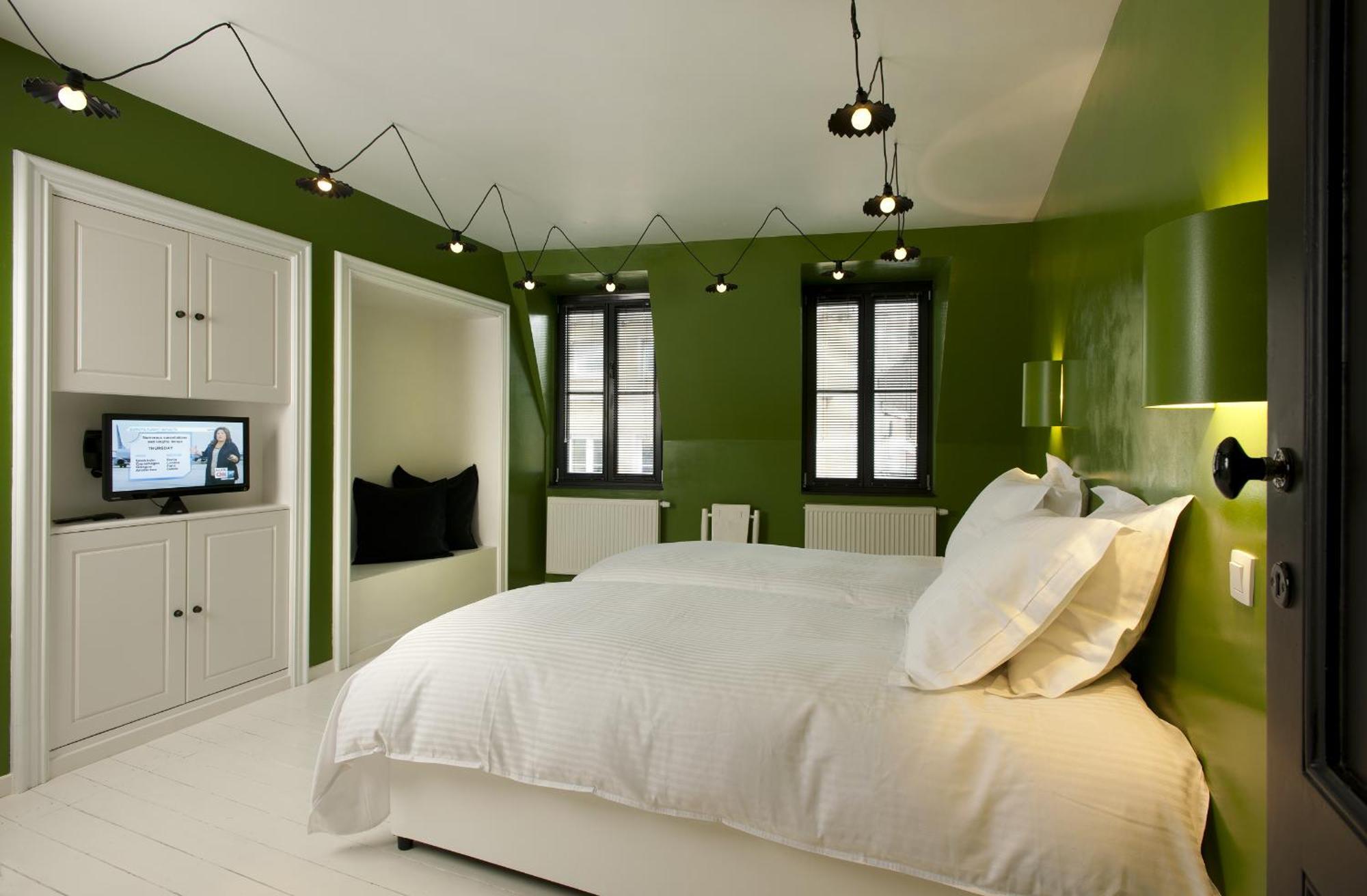 Twin Room Shower,1756476787:JPEG