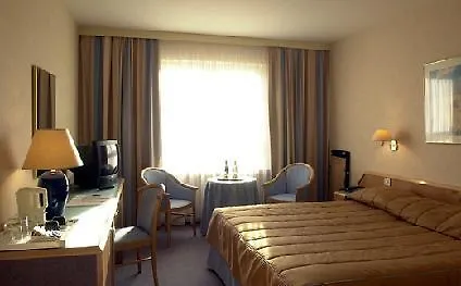 Hotel Husa Cascade-3